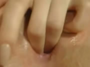 Chatte serrée dans des crèmes