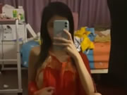 Selfie d'une fille chinoise aux gros seins